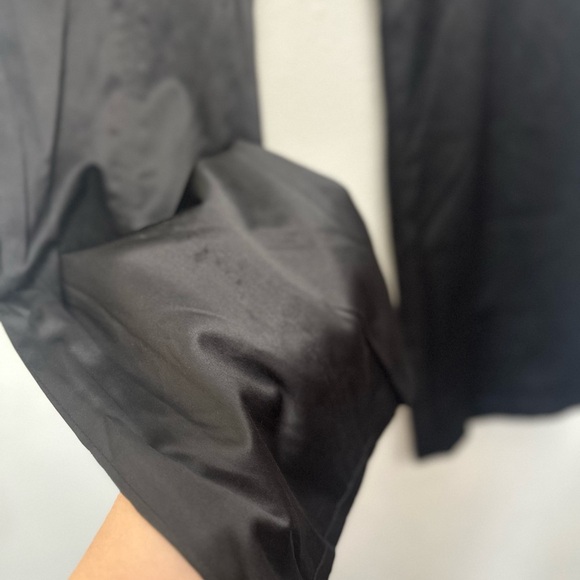 Black and Gold Elegant Pantsuit with Smooth Finish - Picture 3 of 12